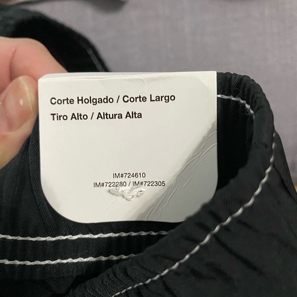🌸- NWT Women’s Nike Loose Fit High Rise Black Shorts - Picture 4 of 6